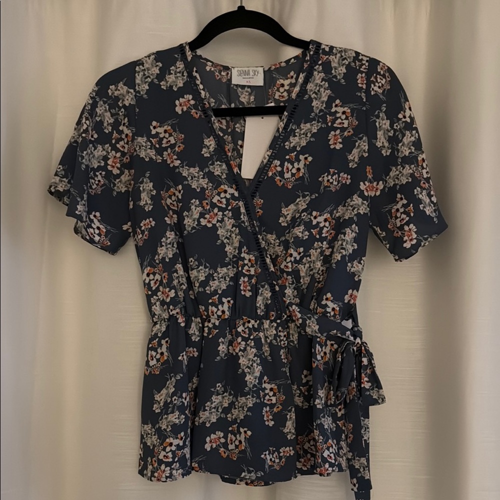 NWT Women’s Top size XS